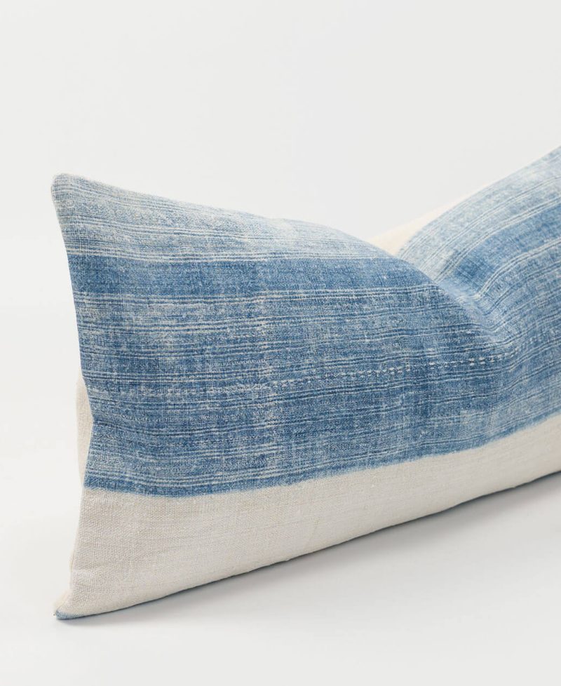 An accent cushion made with ethnic indigo hemp fabric.